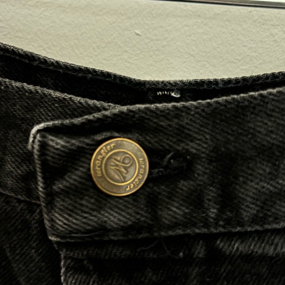 Vintage black denim Wrangler shorts - Picture 4 of 5